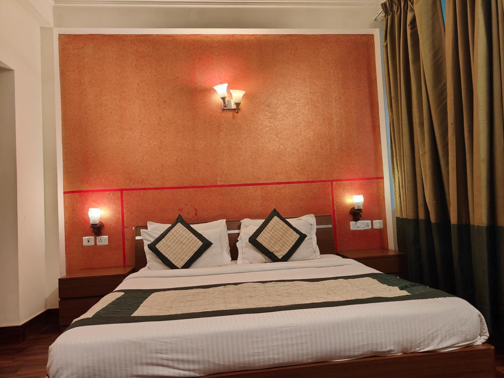 Guest house Tavisha Golf Course Mg Road