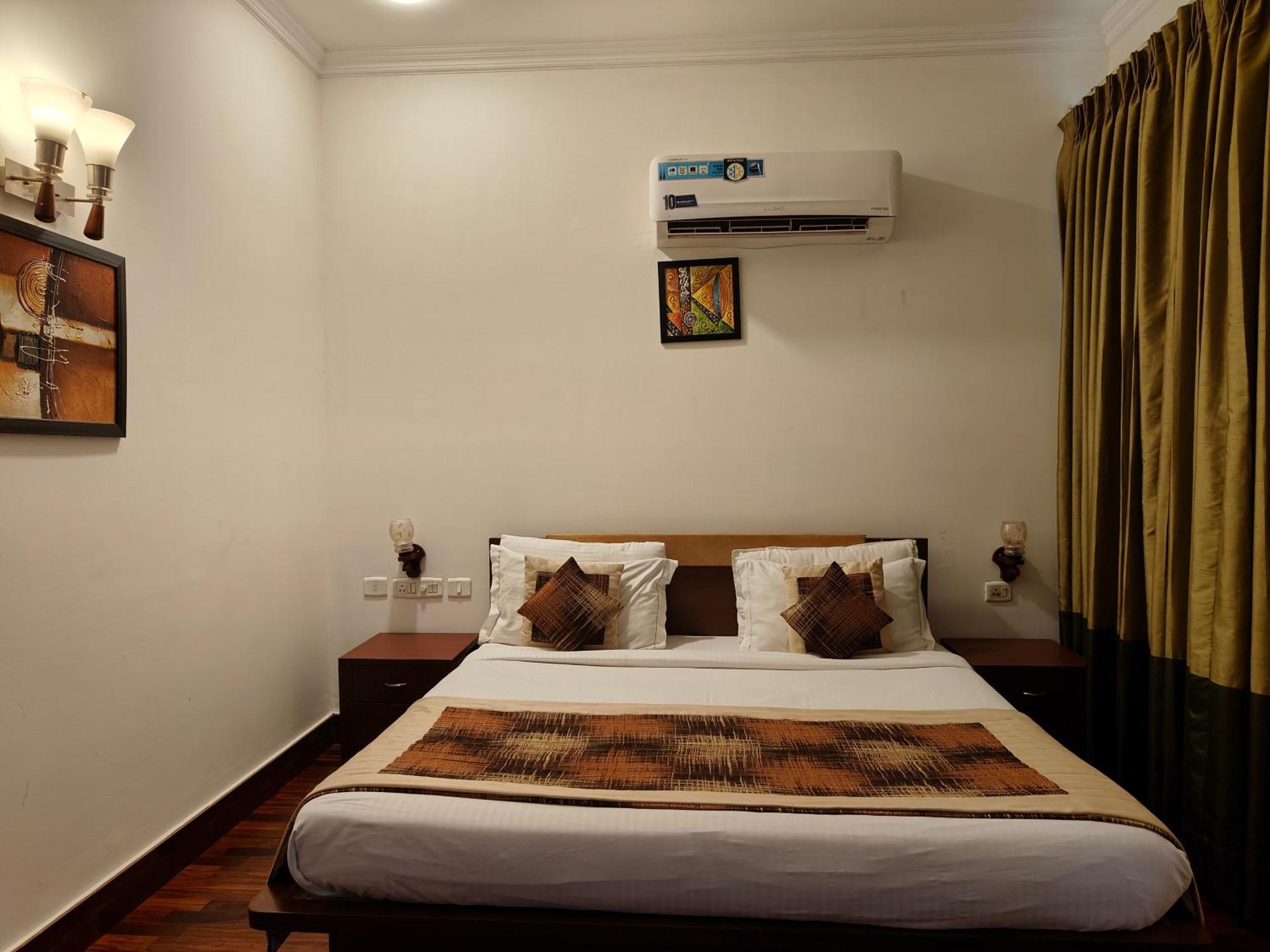 Tavisha Golf Course Mg Road Guest house Gurgaon