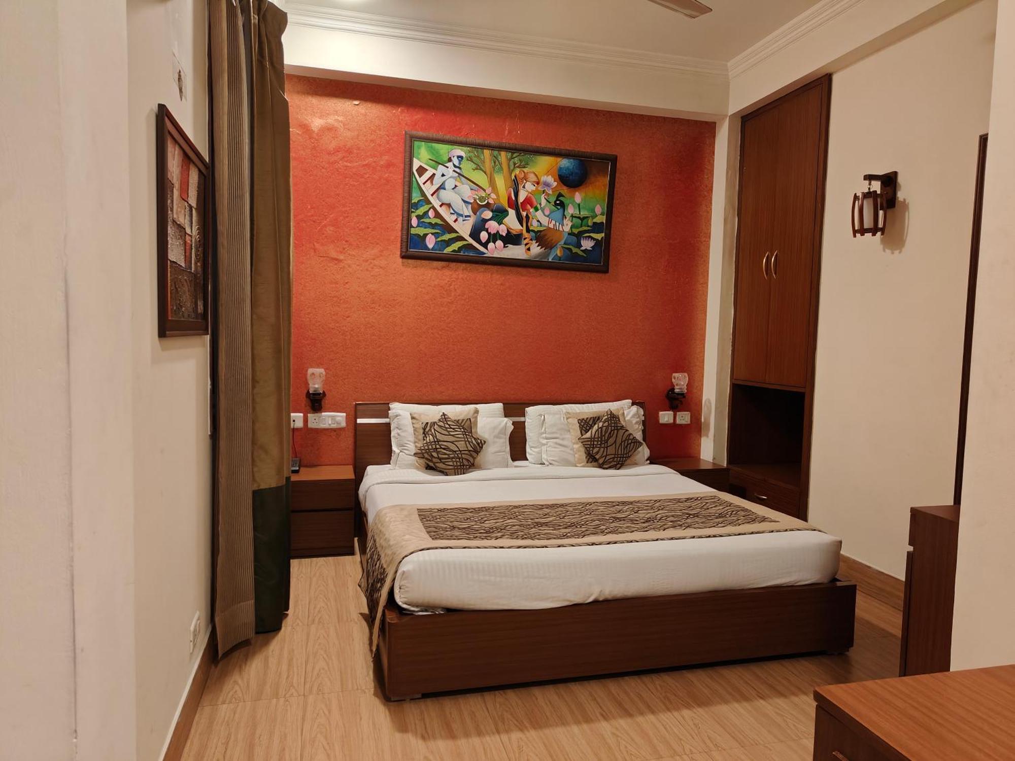 Guest house Tavisha Golf Course Mg Road