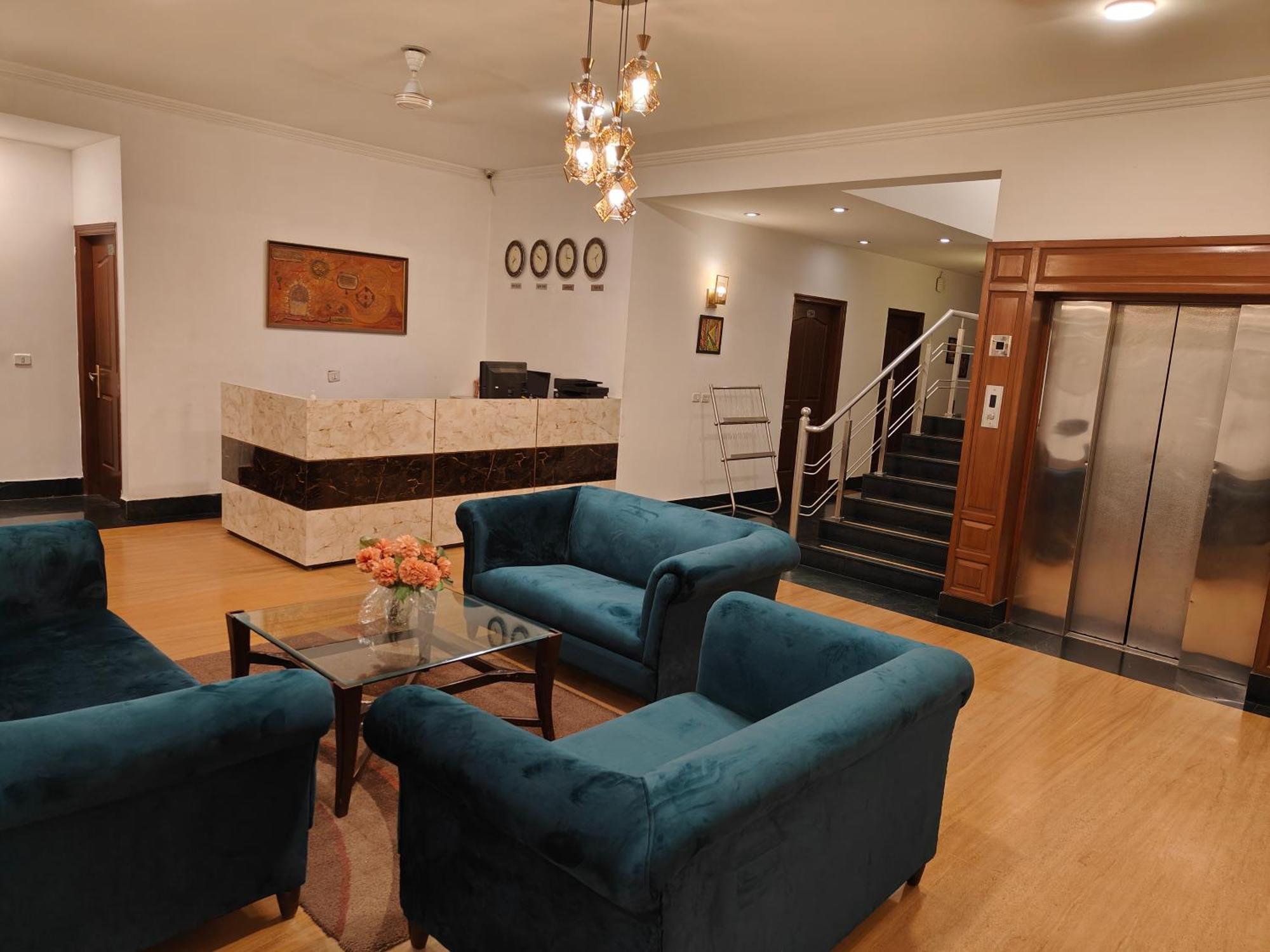 Tavisha Golf Course Mg Road Guest house 3*