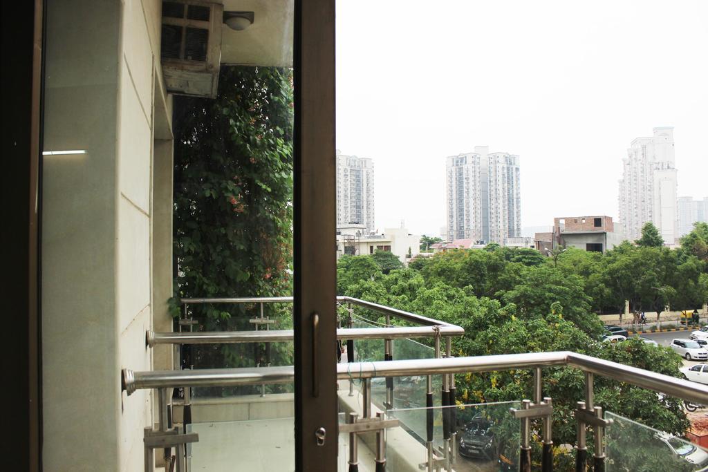 Oyo Premium Galleria Market Dlf 4 Hotel Gurgaon
