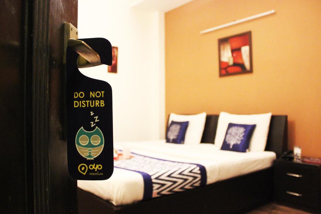 Oyo Premium Galleria Market Dlf 4 3* Gurgaon