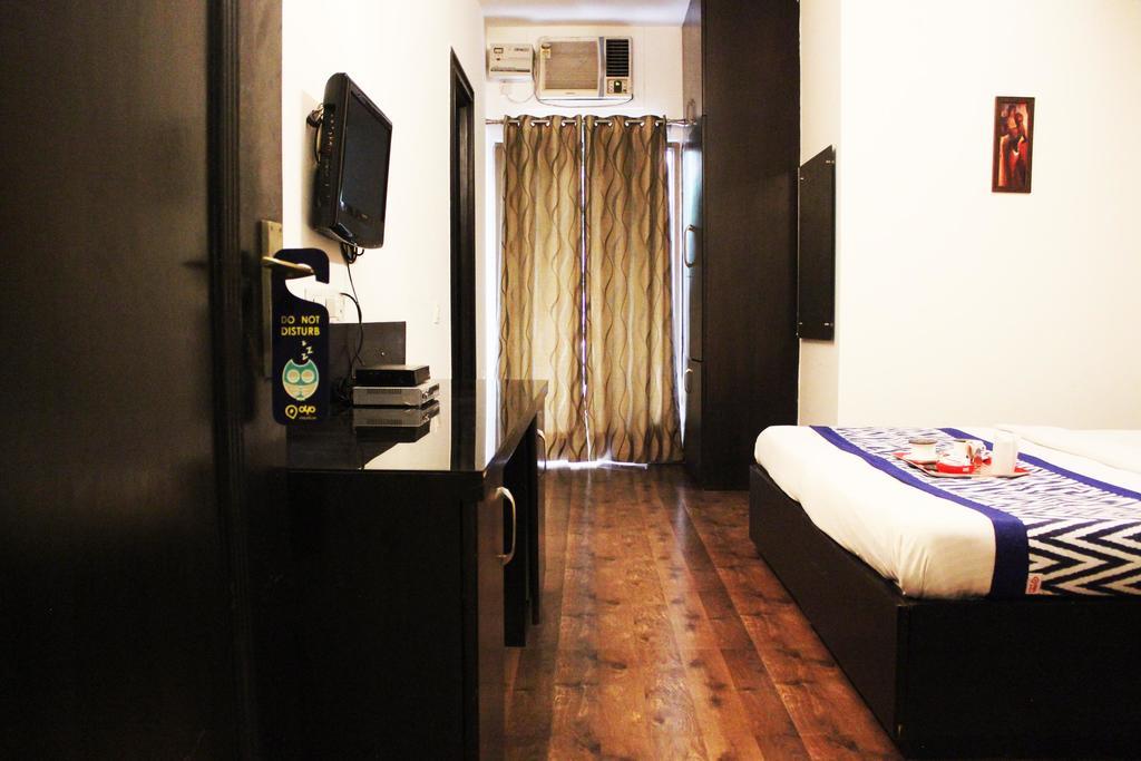 Oyo Premium Galleria Market Dlf 4 3*