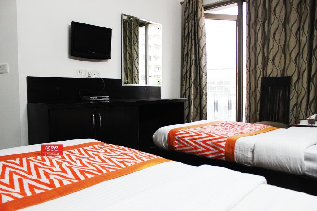 Oyo Premium Galleria Market Dlf 4 Hotel 3*
