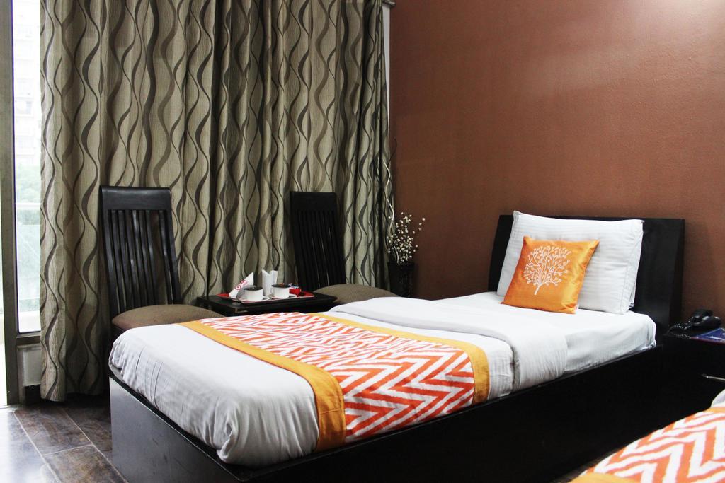 Oyo Premium Galleria Market Dlf 4 3* Gurgaon