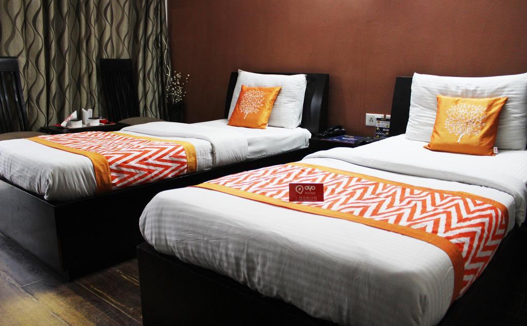 Oyo Premium Galleria Market Dlf 4 3*