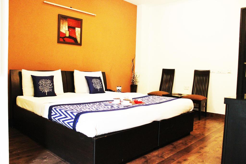 Oyo Premium Galleria Market Dlf 4 Hotel 3*