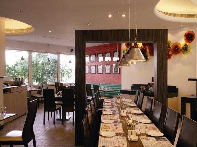Lemon Tree Premier Center 4*