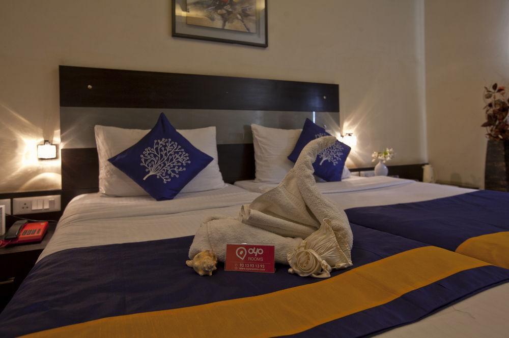 Oyo Premium Dlf Club 3*