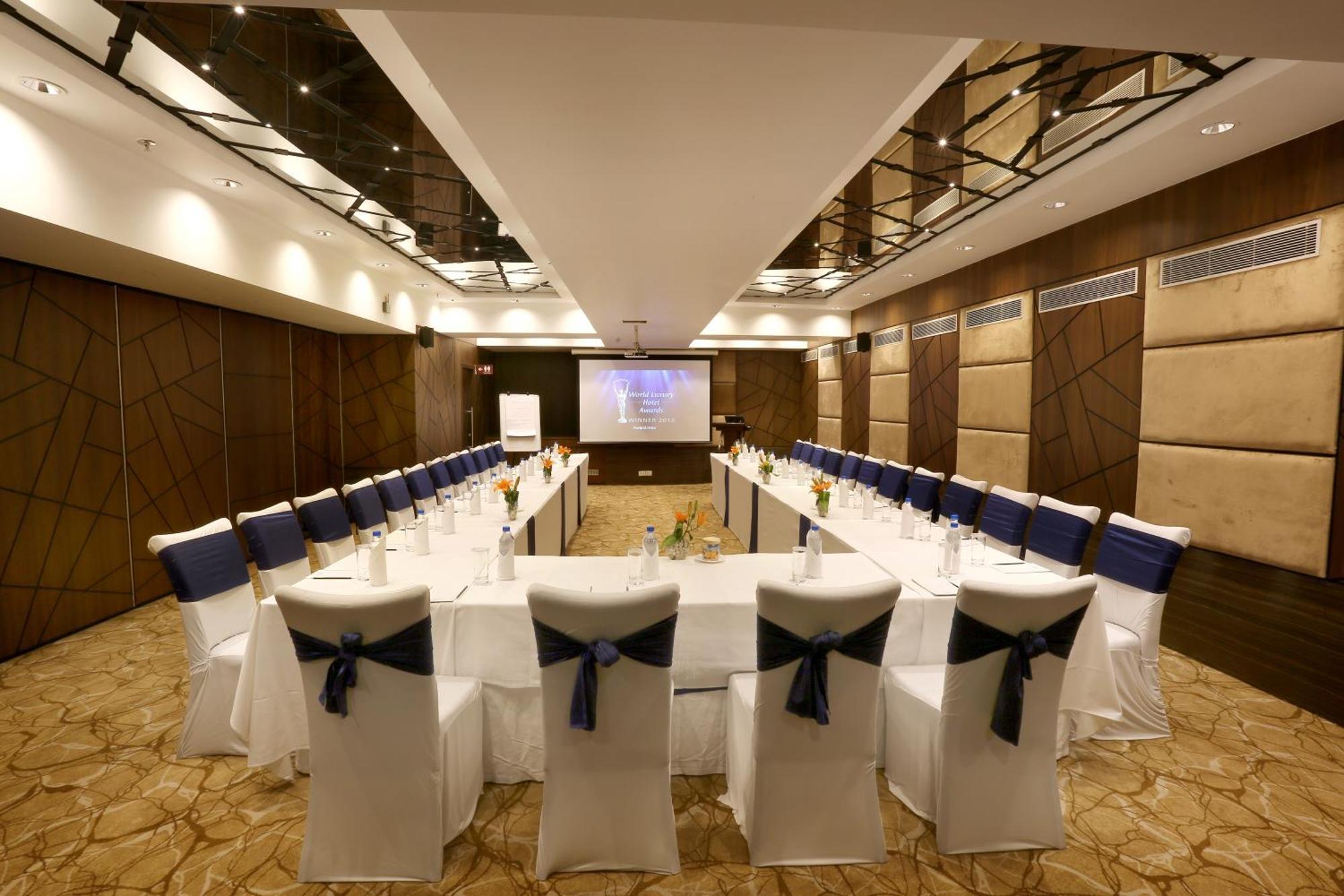 Radisson Gurugram Sohna Road Center Hotel 5*