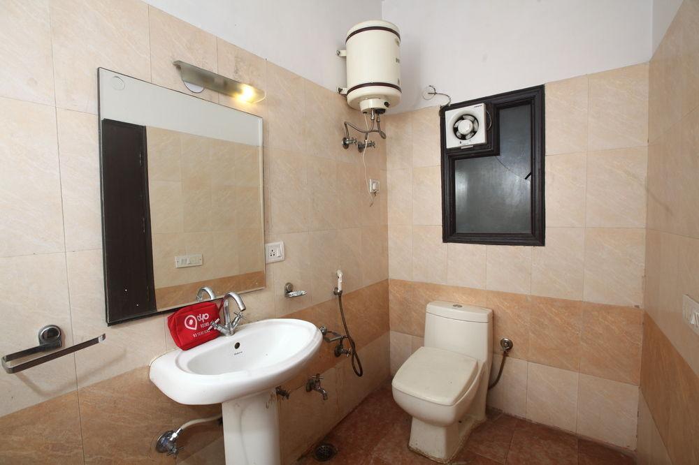 Oyo Rajiv Chowk Hotel Gurgaon