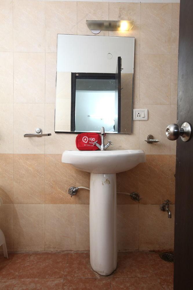 Oyo Rajiv Chowk 3*
