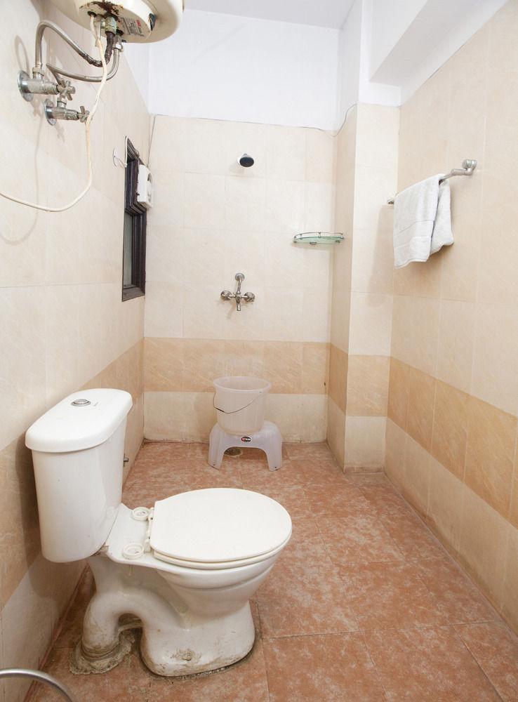 Oyo Rajiv Chowk Hotel Gurgaon