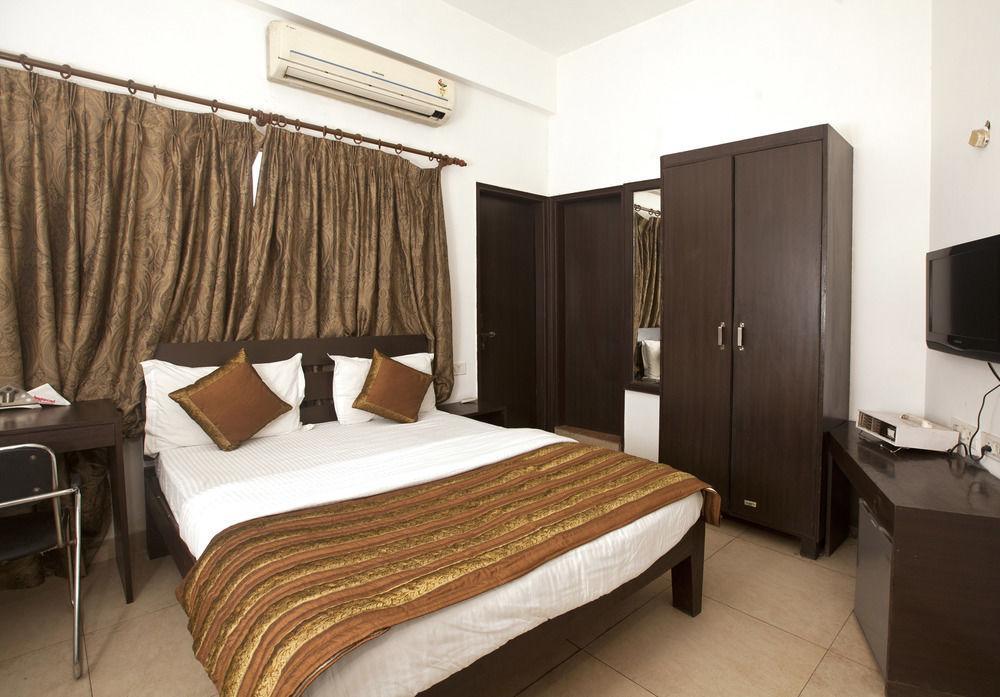 Oyo Rajiv Chowk Hotel Gurgaon