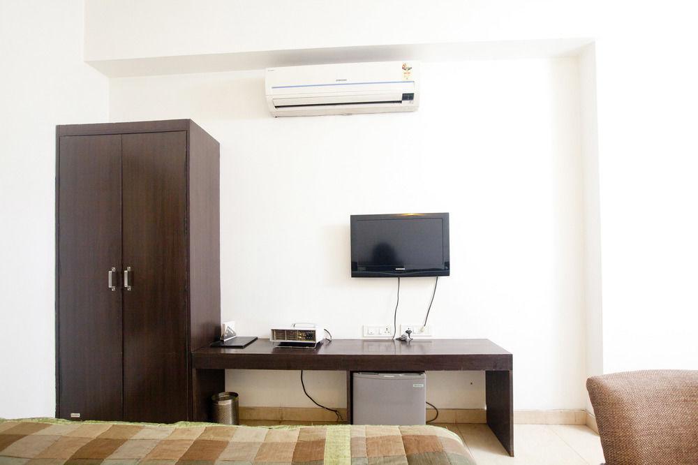 Oyo Rajiv Chowk 3*