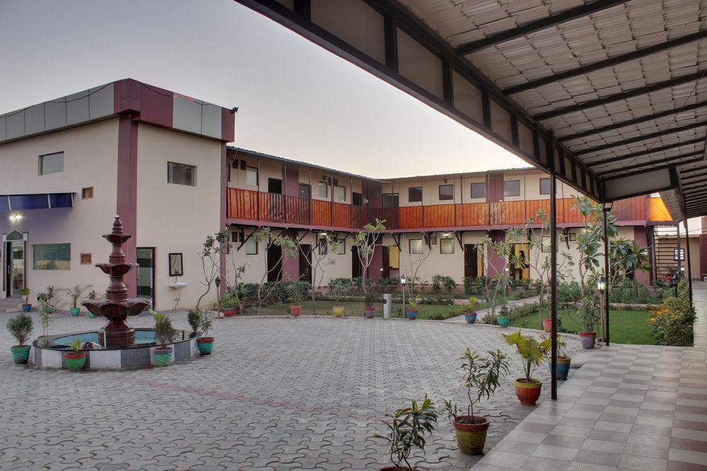 Oyo Imt Chowk Ii Hotel 3*