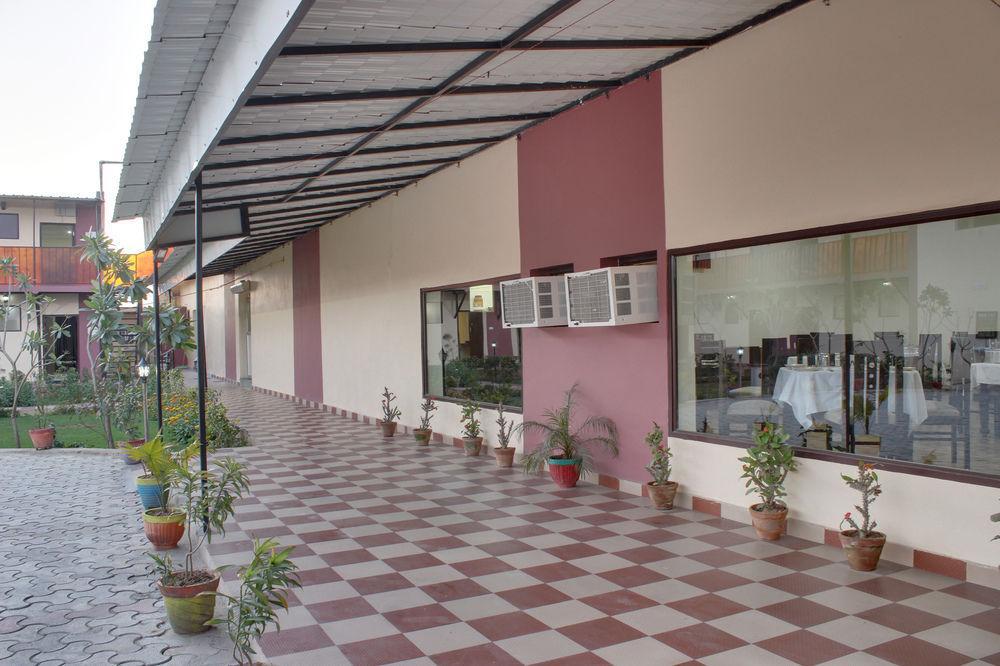 Oyo Imt Chowk Ii 3*