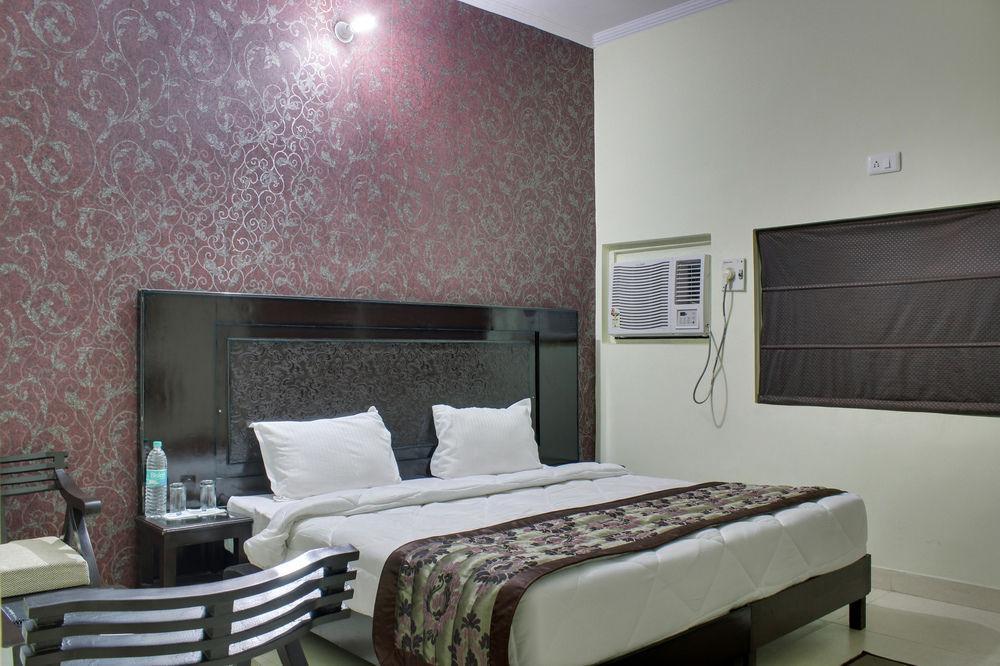 Oyo Imt Chowk Ii Hotel