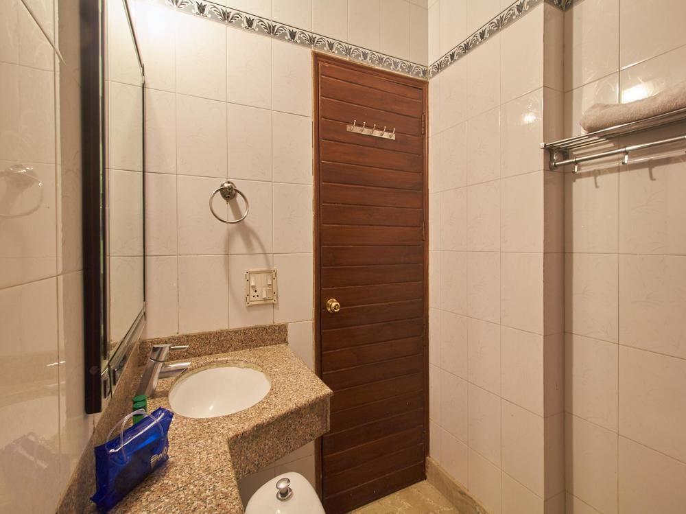 Oyo Premium Dlf Plaza Guest house