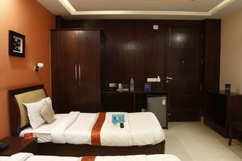Hotel Fabhotel Golf Course Road 3*