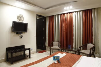Fabhotel Golf Course Road 3*