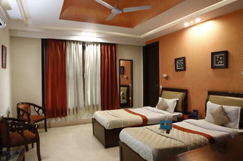 Hotel Fabhotel Golf Course Road 3*