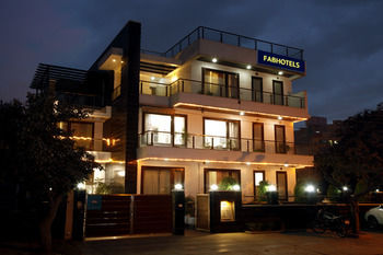 Fabhotel Golf Course Road 3*