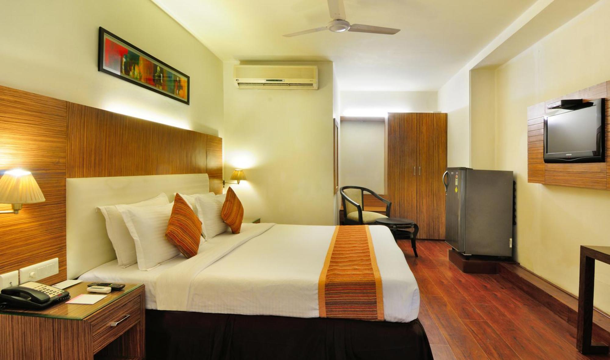 Hotel Crossroads