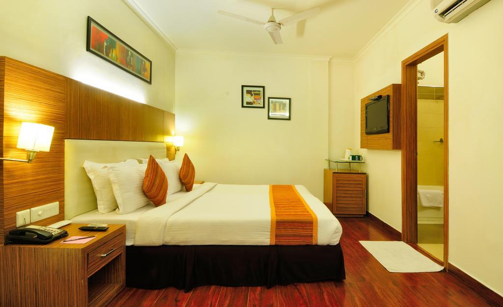 Crossroads Hotel