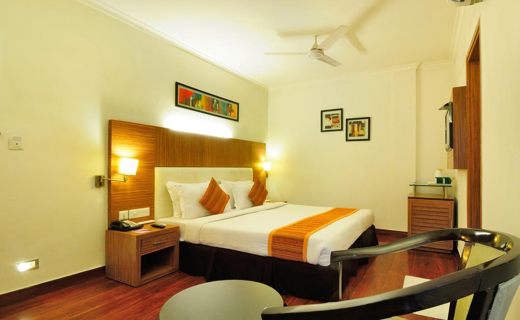 Crossroads Hotel 4*