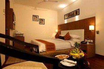 Crossroads Hotel 3*