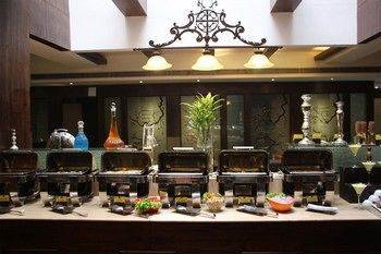 Hotel Crossroads 3*