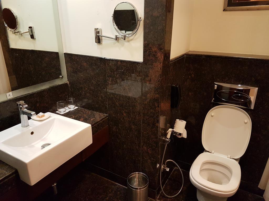 Country & By Radisson, Gurugram Sector 12 Hotel 4*