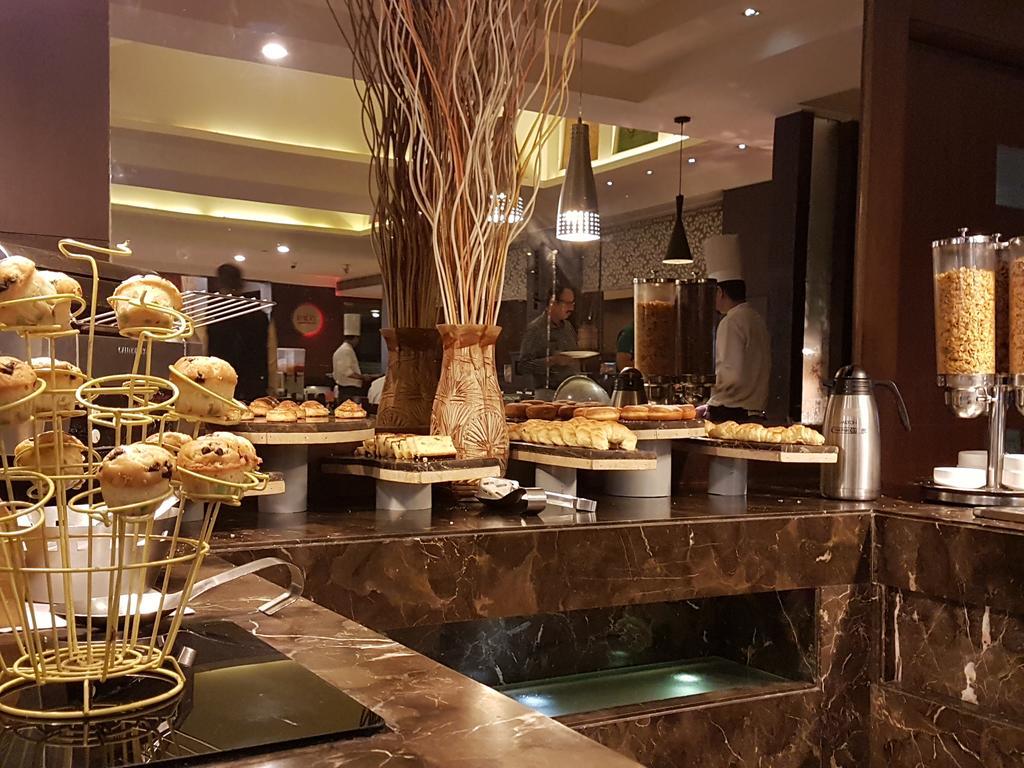 Hotel Country & By Radisson, Gurugram Sector 12 4*