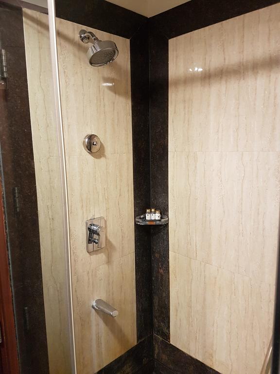 Country & By Radisson, Gurugram Sector 12 4*