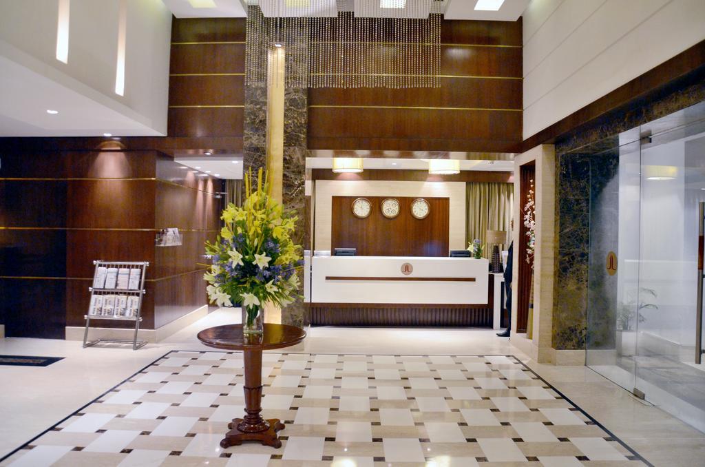 The Acura, Bmk Hotel 4*