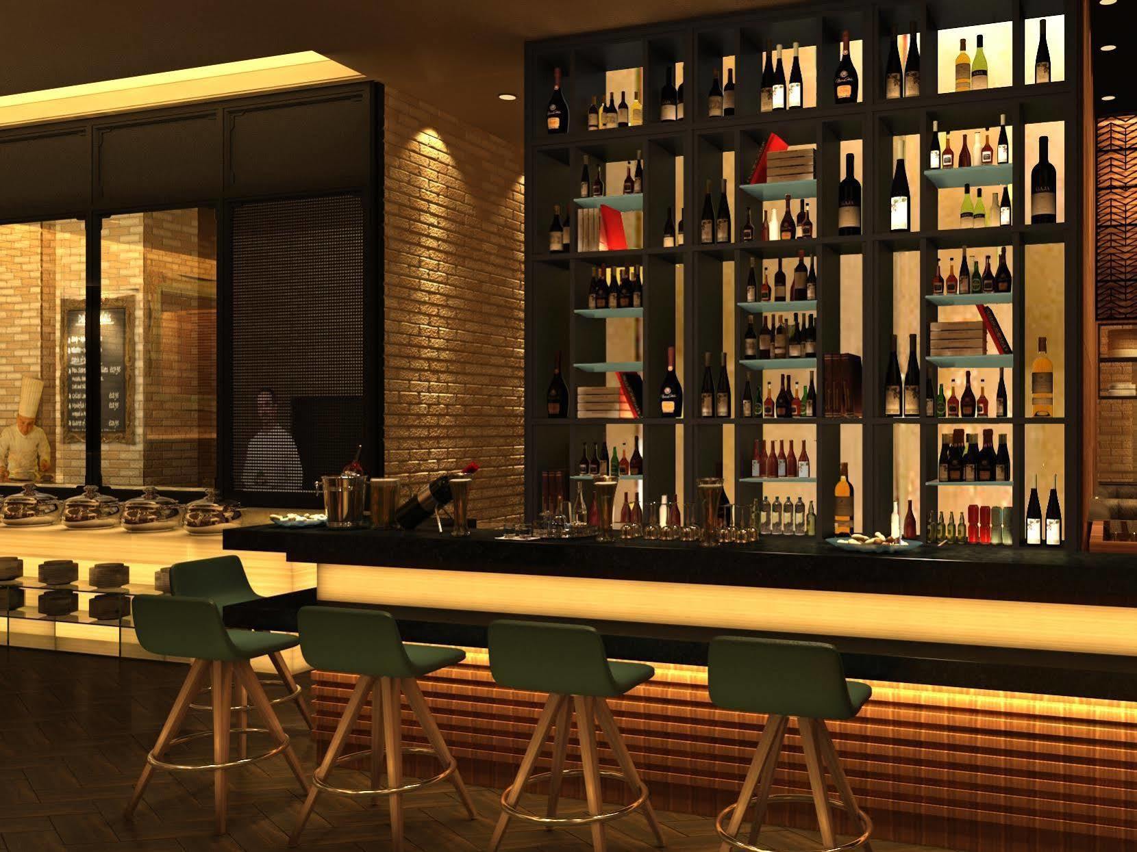 Lemon Tree Premier Center Hotel 4*