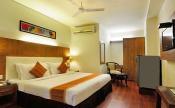 Hotel Crossroads 3*