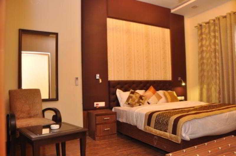 Imperial Pacific Hotel 3*