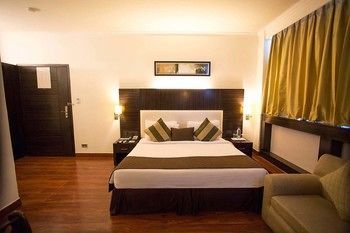 Crossroads Hotel