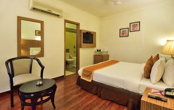 Crossroads Hotel