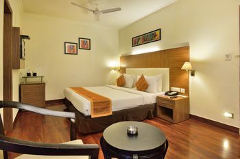 Hotel Crossroads 3*