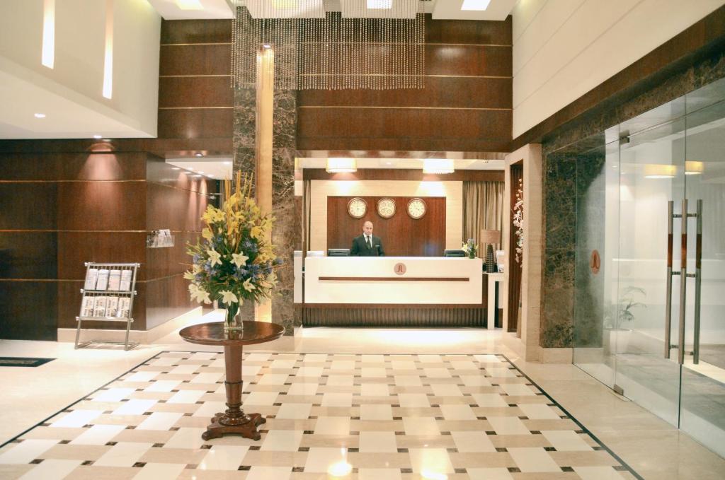 Hotel The Acura, Bmk