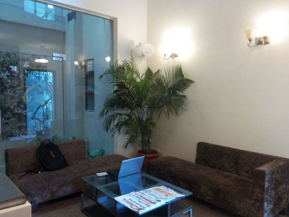 Hotel Fabhotel First Star Golf Course Road