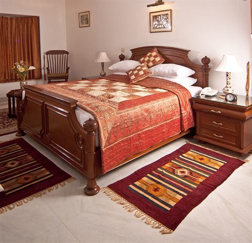 The Mayflower Hotel 3*
