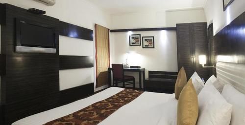Hotel Crossroads