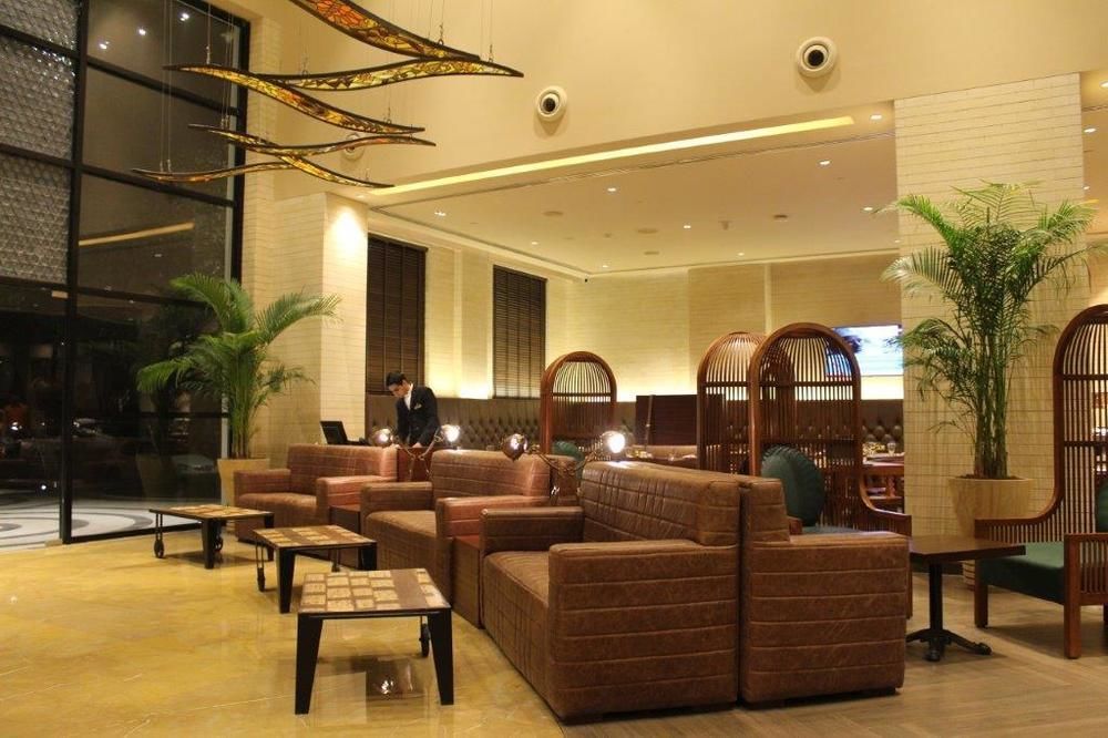 Lemon Tree Premier Center 4*