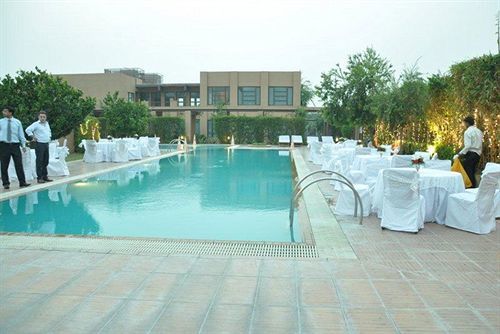 Lemon Tree Hotel, Tarudhan Valley, Manesar 4*