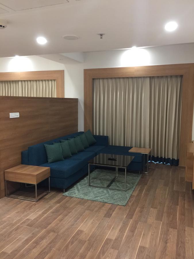 Lemon Tree Hotel, Sector 60, Gurugram Hotel 4*