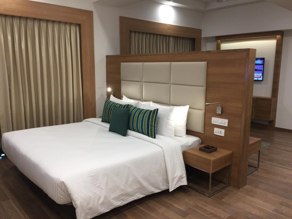 Lemon Tree Hotel, Sector 60, Gurugram 4*